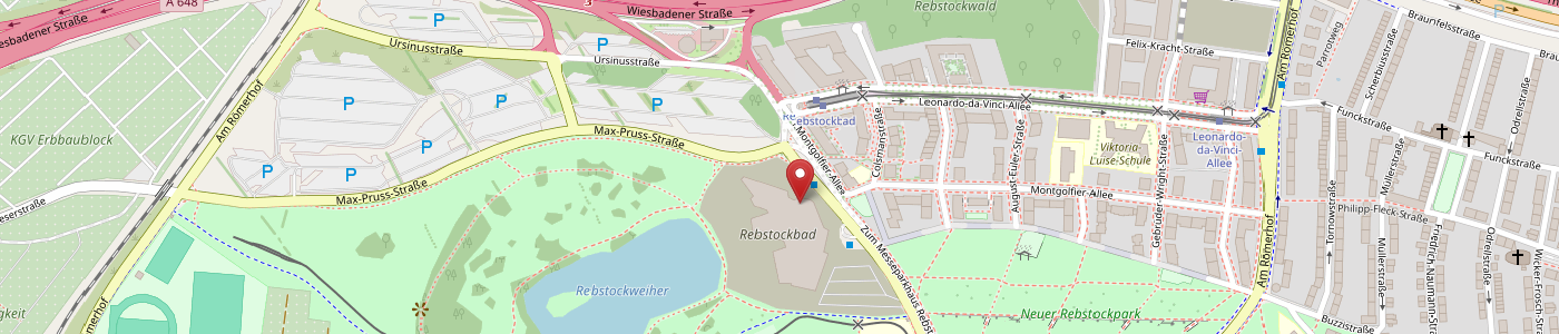 Karte der Reichenbachschule und ihrer Umgebung in München, Deutschland, mit nahegelegenen Straßen, Parkplätzen, Parks, einem Teich und Linien des öffentlichen Nahverkehrs. Eine rote Markierung kennzeichnet den Standort der Schule.